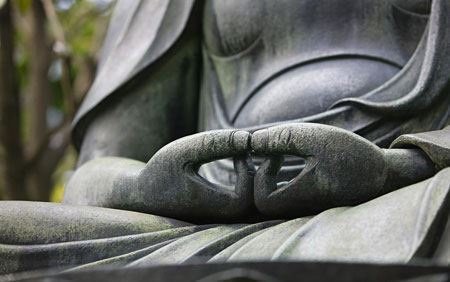 梦见自己能看见鬼魂别人看不见,寓意什么？